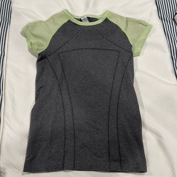 Ivivva Top in gray and green size 12 girls - Picture 1 of 3